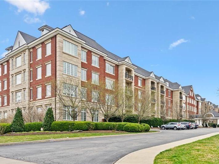 100 Vista Cir, 402