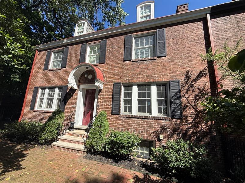 506 Roslyn