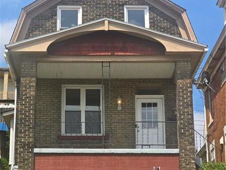 1602 Fallowfield 