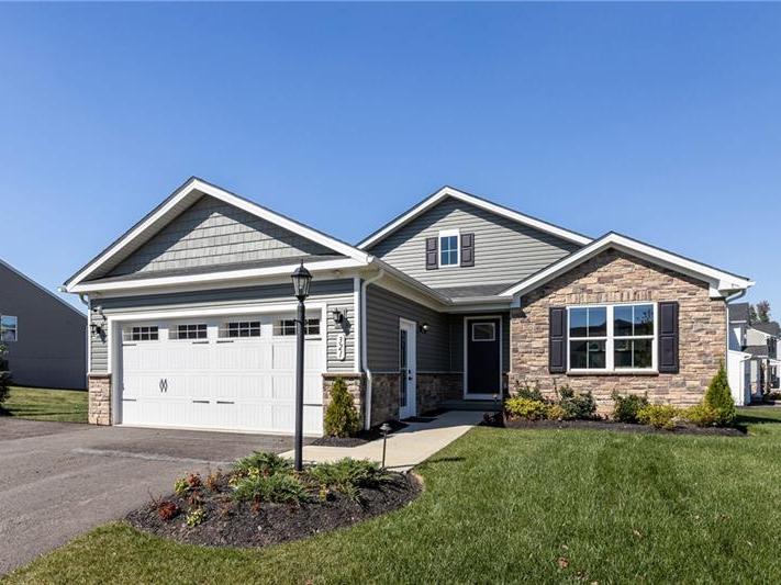 321 Coughton Cross Dr Lancaster Twp PA 16037