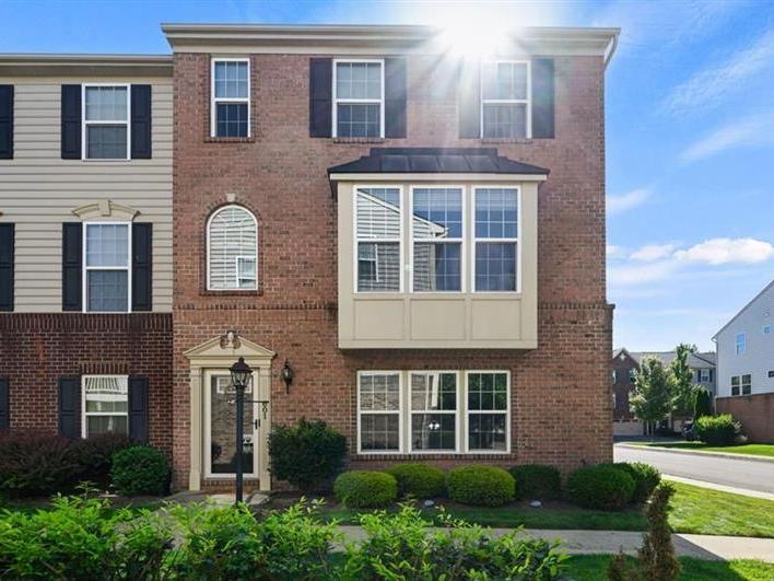 601 Pointe View Drive Adams Twp PA 16046