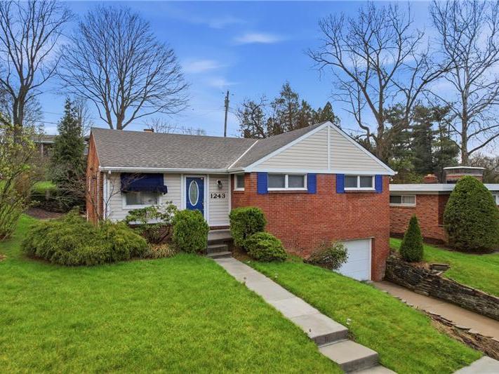 1243 Lakemont Dr Mt Lebanon PA 15243