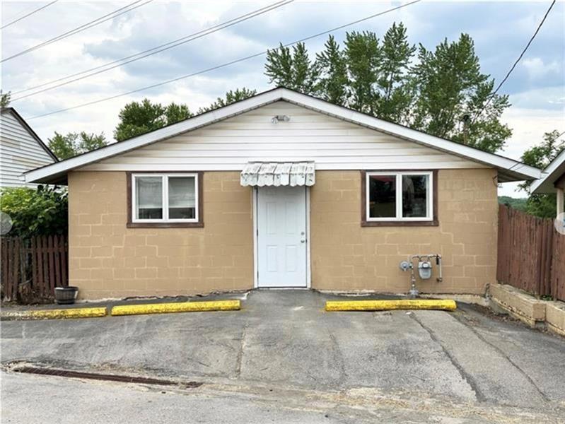 152 Freeport Rd Summit Twp PA 16002