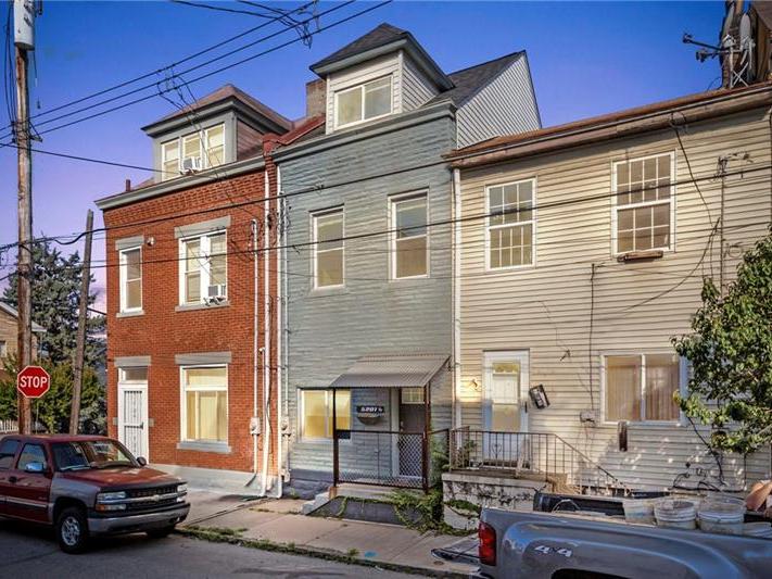 5201 1/2 Duncan St Lawrenceville PA 15201
